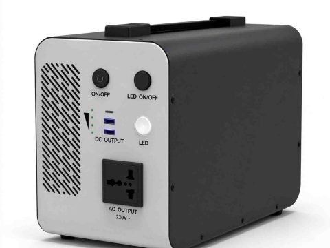 VastSea VSG500 500W LiFePO4 portable power station with built-in inverter and solar charging
